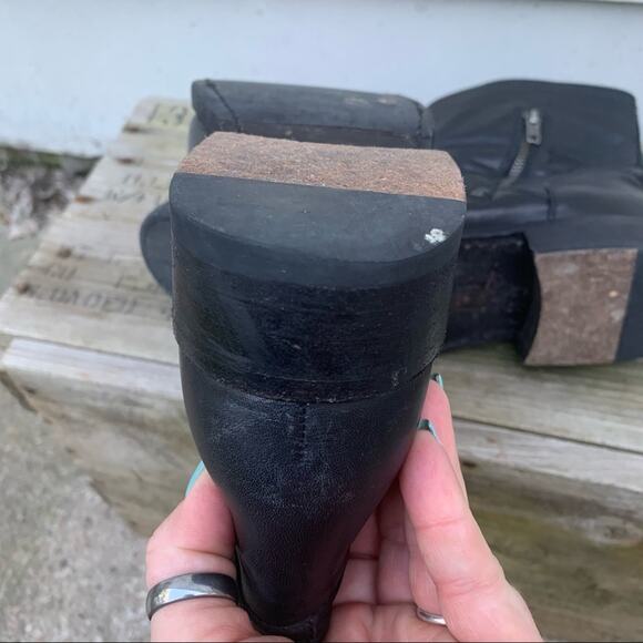 Frye Vicky Engineer Boots black buckle leather 11B Style 3478817 - Picture 11 of 13